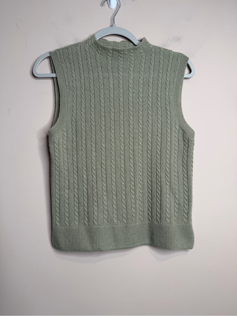 House of Harlow 1960 Sage Green Cashmere Cable Knit Mock Neck Sweater Vest M C5
